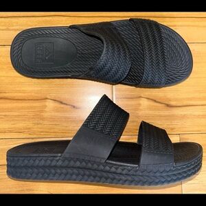 Reef Women’s Black Slip On Sandals size 8